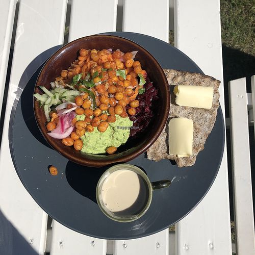 Vegan summer bowl at Cafe Nyfiket in Raettvik