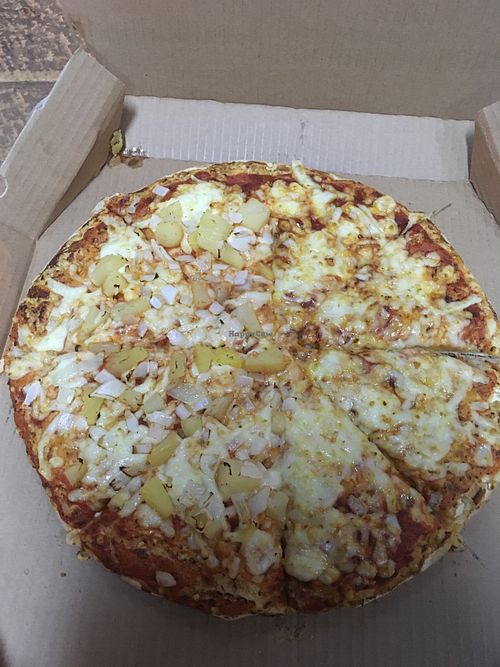 Vegan Pineapple-Onion Family Pie at Pizza Bomba in Jerusalem