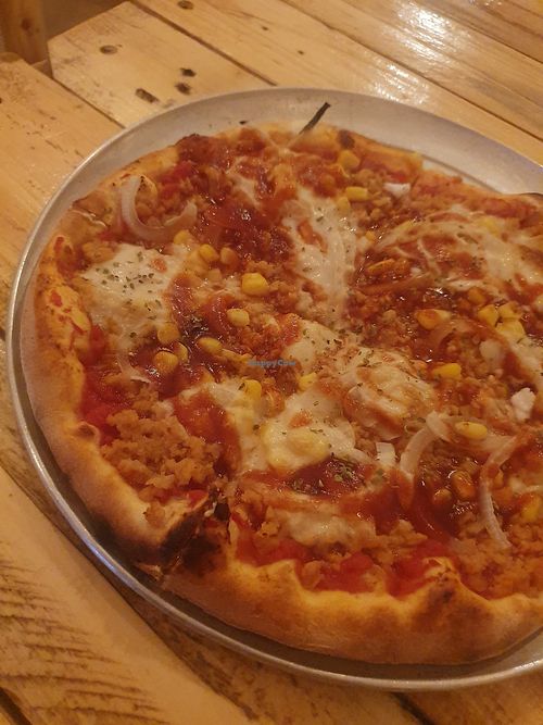 Pizza barbacoa at Masa Madre in Madrid