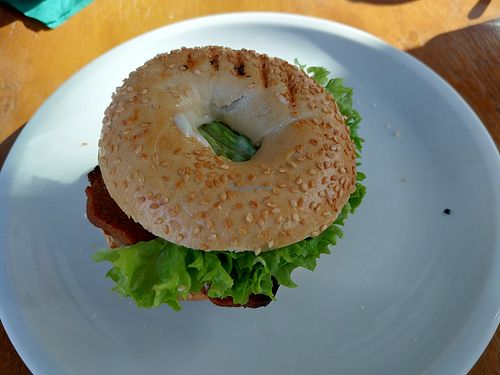 Vegan breakfast: bagel at Hausboot in Ludwigshafen