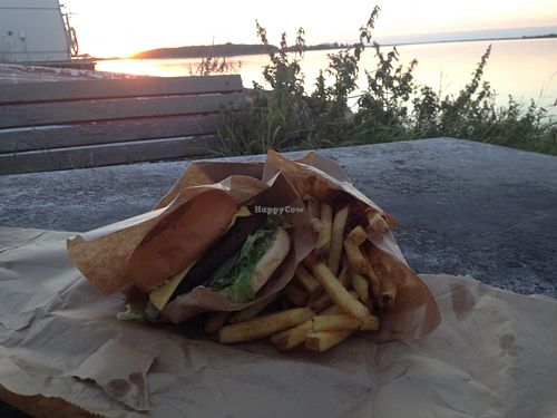 The vegan burger with vegan cheese that I brought :-) at WeDoBurgers in Aalborg