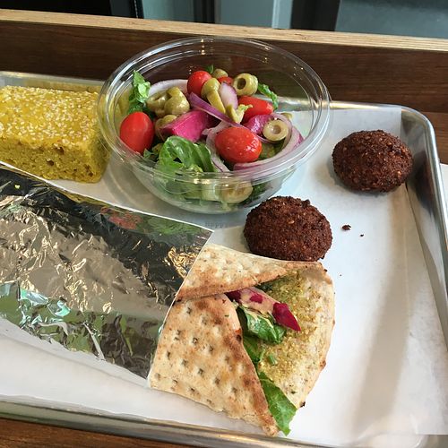 Big Fa avec salade et 2 falafels ensoleillés at Falafel Avenue - Mont-Royal in Montreal