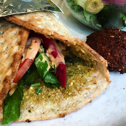 Big Fa avec salade et 2 falafels ensoleillés at Falafel Avenue - Mont-Royal in Montreal