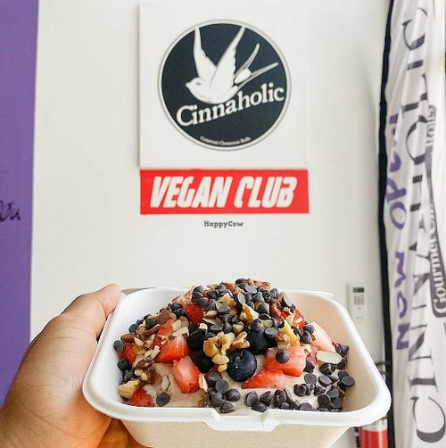 Build Your Own roll at Cinnaholic in Los Angeles