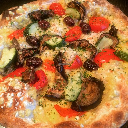 vegan pizza at Vaelsa in Helsinki