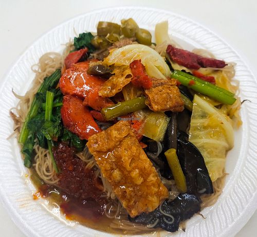 Bee hoon with dishes at Vegetarian Centre 斋素食中心 in East Singapore