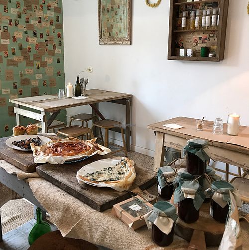 place at Vert Bouteille in Lisle-sur-la-sorgue