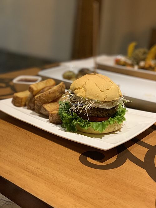 Lentil Burger at Veda Restaurante in Miraflores