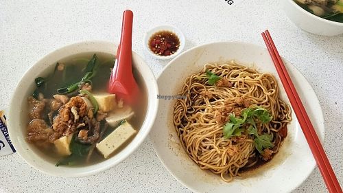 Dry you mian plus soup at Wan He Xuan in East Singapore