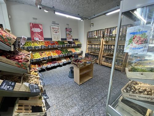 Fruits & veggies at Naturalia in Avignon