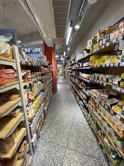 Aisle 3 at Naturalia in Avignon