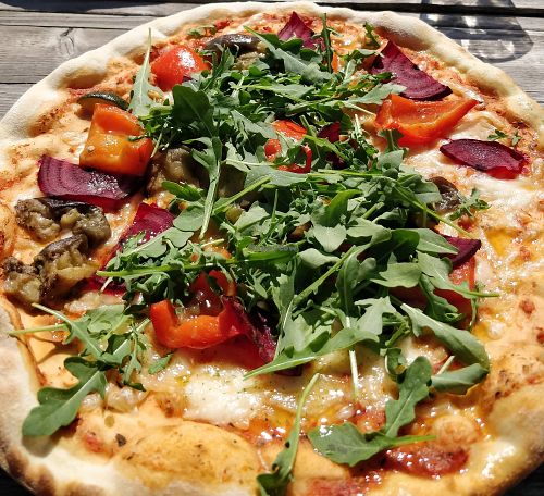 Vegan pizza at Pub Niska in Mariehamn