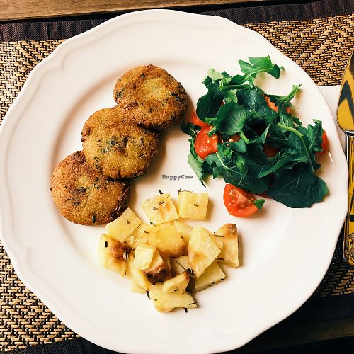 Quinoa Balls at Vegan Bakkal in Istanbul