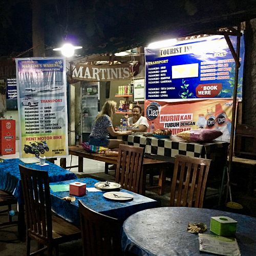 Facing into the public ? parking lot (convenient!) at Martini's Warung in Manggis