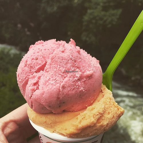 Strawberry & mango icecream at Tutti Amore in Ollantaytambo