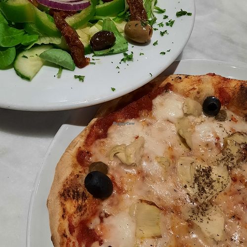 Alfresco pizza with added artichokes. Sharing salad at Pizza Margherita in Lancaster