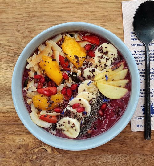 Acai smoothie bowl at The Healer in Nice
