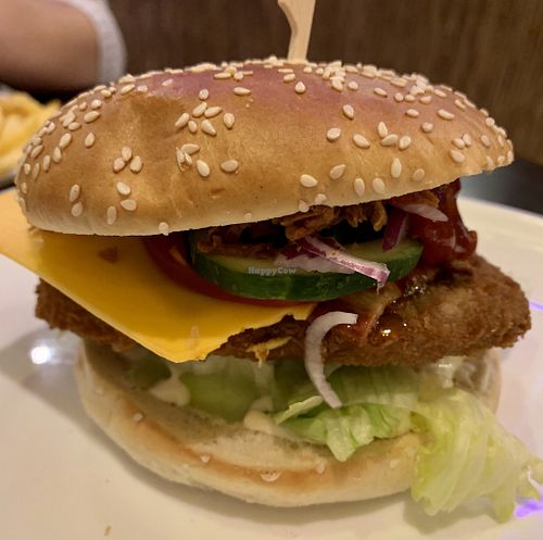 Vegan chicken patty with vegan bacon/cheese/mayo at Burgerhaus in Bremen