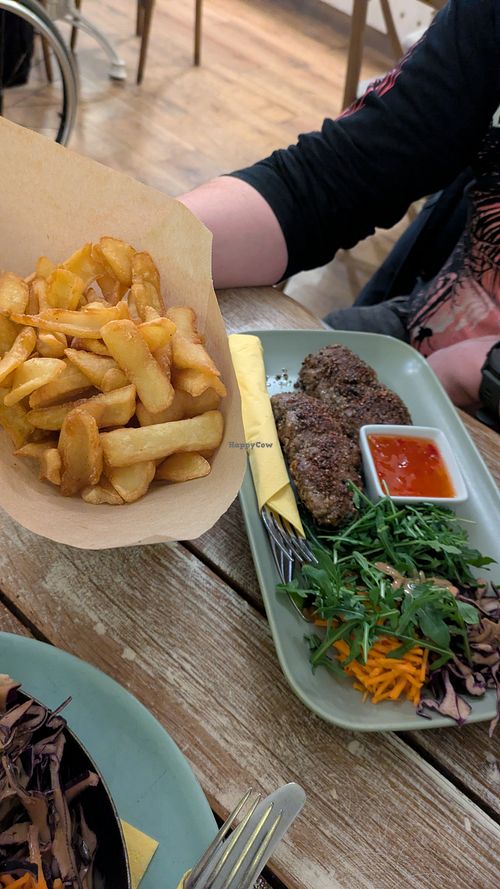Steak with chips at Veggiezz - Opernring in Vienna