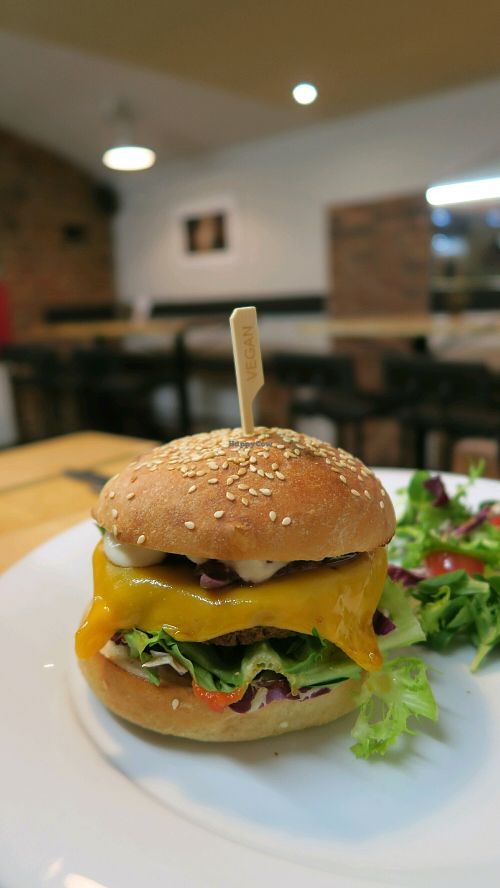 cheesburger  at Waipawa - Letna in Prague