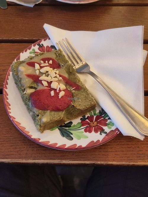 Matcha cake (6.50€) at The Judgy Vegan in Brussels