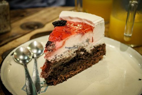 strawberry cheesecake at Estilo Veggie in Buenos Aires