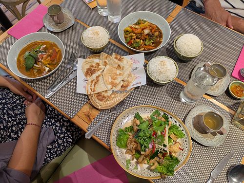 Thai Red Curry 🍛 + Cashew Stir Fry + Tamarind Mushrooms 🍄 and Greens + Roti 🌱 at Giggling Squid in Berkhamsted