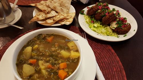 Sopa vegana y falafels con tahini at Fenicia in San Miguel De Allende