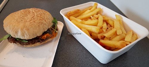 Teriyaki burger and fries as take away at Vegiman - Feldberg Kiosk in Basel
