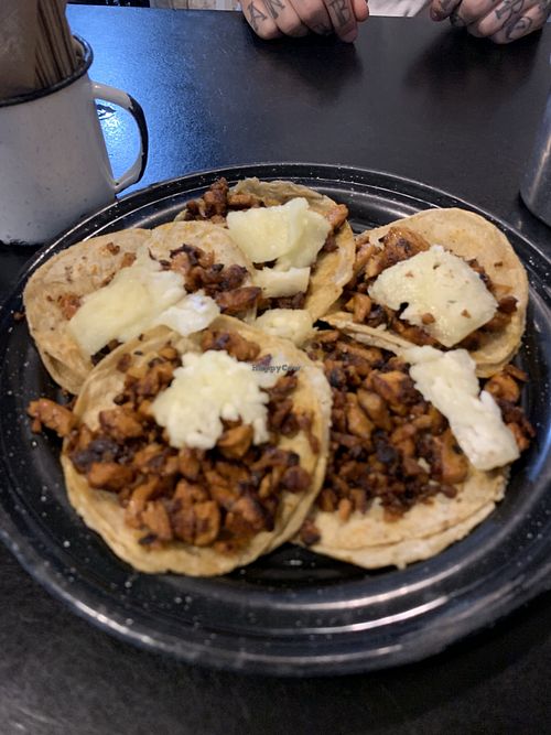 Tacos con piña at Por Siempre Vegana Vol II in Mexico City