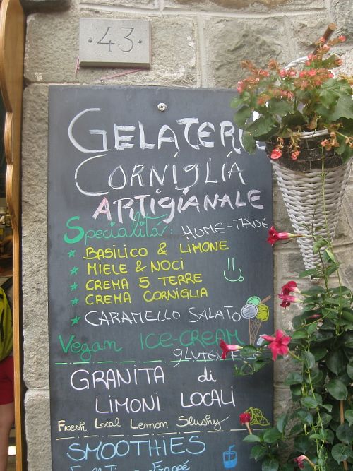 Vegan sign at Gelateria Corniglia in Corniglia