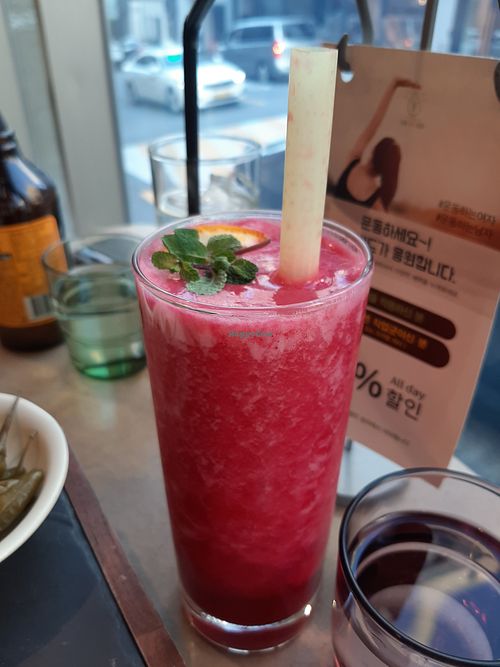 beet root healthy smoothie at Sun the Bud - 썬더버드 in Seoul