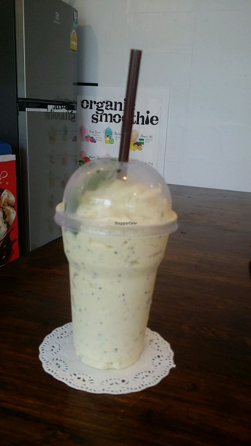 vegan mango smoothie at Starfruit Smoothie in Chiang Mai