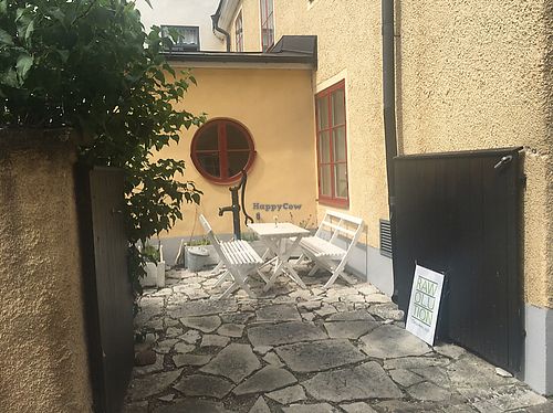 Entrance at Rawolution Omtankens Café in Visby