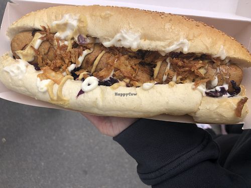 vegan hot dog at Fari's in Ljubljana