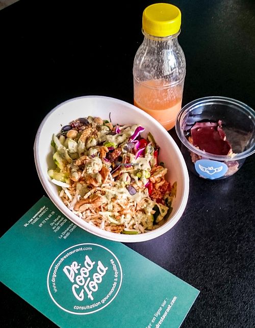 The vegan salad with a juice and a "peanut butter dream" at Dr Good Food in Annecy