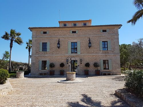 The beautiful yet modest hotel/ yogaretreat/ restaurant Cal Reiet in Santanyi at Cal Reiet's Table in Mallorca