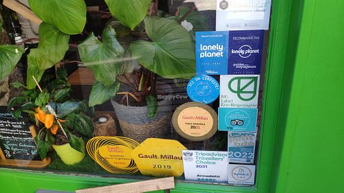 Awards/Recommendatios in window at Annadata in Saint-malo