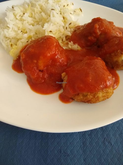 albondigas with rice at Empatia Rincon Vegano in Madrid