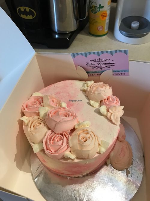 Beautiful vegan birthday cake 💚 at Cakes Annie Time in Cairns