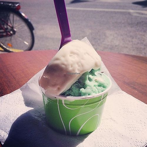 Gelato made from Oatly oatmilk. Hazelnut and After Eight flavour. Delicioso! at Italienaren i Gubbängen in Farsta