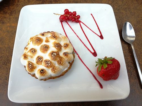 Vegan tarte au citron with meringue at Le Sarah B in Vannes