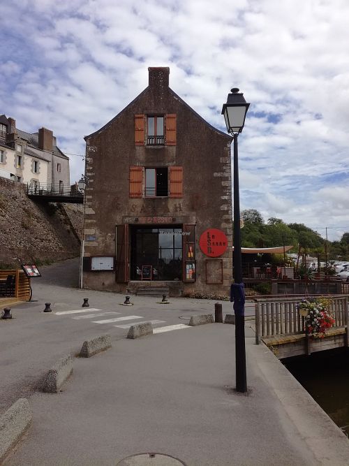 Outside view of restaurant from the port. at Le Sarah B in Vannes