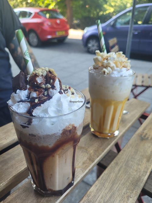 Love Raw Chocolate milkshake (left) + Salted Caramel Pocorn milkshake (right) at Cafe Thrive in Southampton