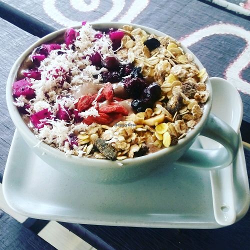 chocolate smoothiebowl at Kaya Caffe in Koh Lanta