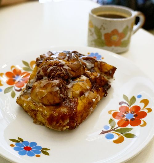 Cinnamon roll at Comptoir Veggie in Paris