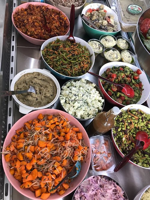 Choose your ingredients for toasted wraps from the colorful salads. Enjoy hot falafels with different types of houmous. There are also gluten free options for all sandwiches and buckwheat blinis. at Dollys2go in Caen