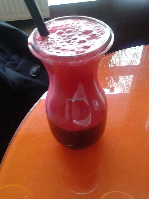 Beetroot, mint and ginger smoothie at Milch&Zucker in Berlin