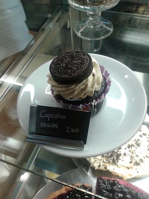 Vegan cupcake at Milch&Zucker in Berlin