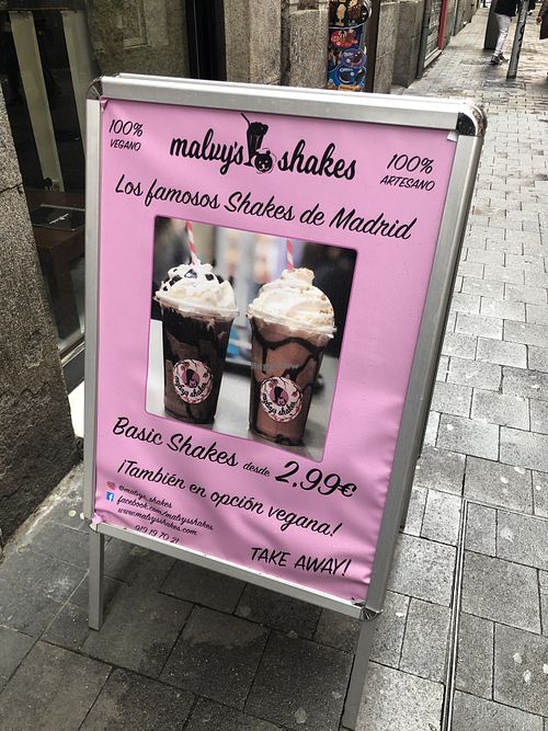 Signage  at Malvy's Shakes in Madrid